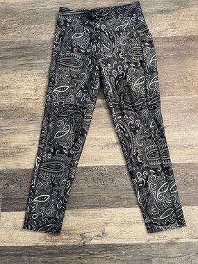 Bally Black and White Paisley Active Leggings